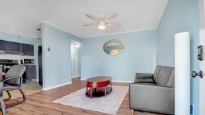 Two-Bedroom Apartment room in Newly Renovated Luxury Apartment Near Coffee Shops & More!