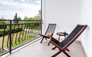 Apartment Black & White