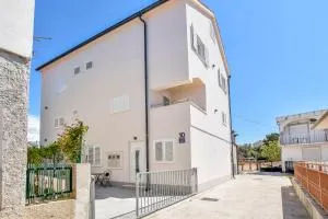 Apartments Jelena - Rogoznica