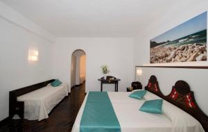 Superior Quadruple Room with Sea View room in Hotel Cala di Mola