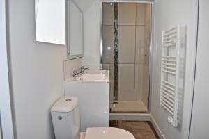 Maisons d'hotes COLIVING TOUT CONFORT- LOOS LES LILLE-MAISON PARTAGEE-7 chambres-5 sdb-6WC-LOOS LES LILLE : photos des chambres