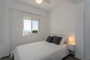 Los Chopos, 2 dormitorios, frente al mar, by Bookindenia