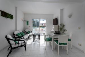 Cala Blanca, bajo, 2 dormitorios, by Bookindenia