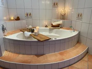 Private Spa mit Sauna und Whirlpool - Gammesfeld