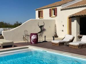 Mas Lou Caloun - Chambre dHôte face à la piscine en Camargue - Les Saintes Maries de la Mer