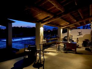 B&B / Chambres d'hotes Mas Lou Caloun - Chambre d'Hote face a la piscine en Camargue - Les Saintes Maries de la Mer : photos des chambres