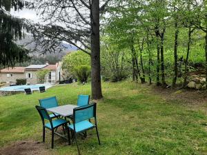 Appartements maison en pierre dans un ecrin de verdure : photos des chambres