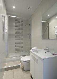 Double Room with Balcony room in Hostal Balkonis
