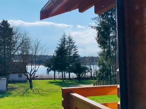 Domki nad jeziorem w Burdągu