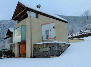 Maison 4 soleil. Casa design luce e natura