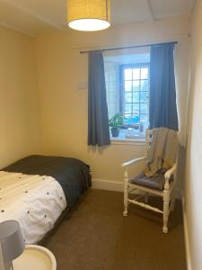 Single Room with Shower room in The Fleur-De-Lis Hotel