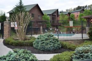 Suite Retreat near Dollywood - image 1