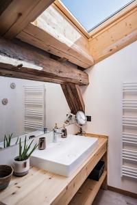 Nouveau et spacieux, Place de lEglise et terrasse privative