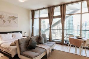 Spacious Studio steps from DMCC Metro & Tram - Dubai