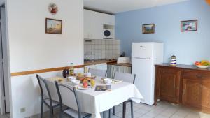 Maisons de vacances Erdeven - Petite maison de vacances pres de la plage de Kerhilio : photos des chambres