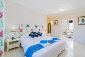 Villa Tarraula by Villa Plus