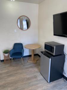 Double Room room in Mac’s Motel