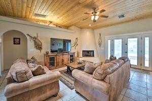 Lake Havasu Home: Heated Pool & Golf Course Views