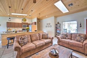 Lake Havasu Home: Heated Pool & Golf Course Views