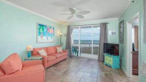 Apartment with Balcony room in The Enclave 206