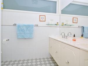 Lake Macquaries Edgewater Lakehouse at Morisset Memories