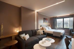 City Lights Athens by YHA