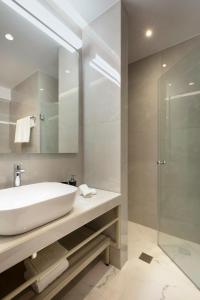 City Lights Athens by YHA