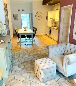 BESOTEL Mettmann-schicke FeWo oder Apartments nähe Golfplatz Gruiten und Neandertal mit Glasfaser WLAN und Parkplatz-viele Schlafzimmer mit Bad en suite - Wülfrath