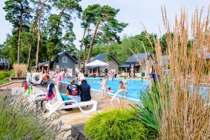 OŚRODEK KOLONIJNO WCZASOWY MEWA - przy plaży z basenem z podgrzewaną wodą i mini SPA