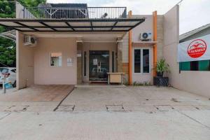 RedDoorz Syariah near Kota Cinema Mall Jatiasih