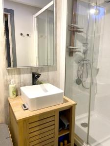Appartements Appartement charmant a Sarzeau avec vue sur la mer, 55 m² : photos des chambres