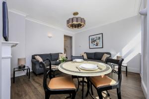 10 Curzon Street by Mansley