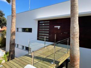 Splendide Villa les pieds dans leau dans la baie de Mahon