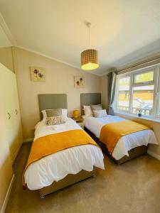 Hollicarrs - Wildflower Lodge