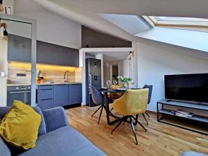 Olmissum rooftop sea view