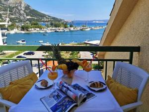 Olmissum rooftop sea view