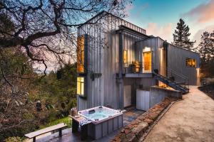Four-Bedroom Holiday Home room in Architectural Masterpiece ? Trailwood by AvantStay