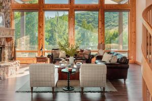 Eight-Bedroom Holiday Home room in Telemark by AvantStay - Sleeps 18! Tahoe Cabin w/Hot Tub Theatre & Sauna