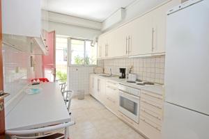 Apartment near the beach and the Athens airport , Artemida