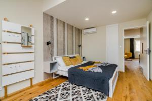 Prague Days - Premium Loft with AC & View of the Žižkov Tower from Spacious Terrace