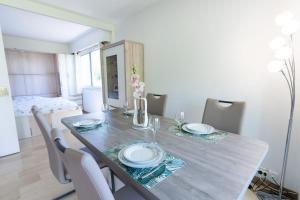 Appartements SERRENDY 2bedroom apartment with terrace & pool : photos des chambres