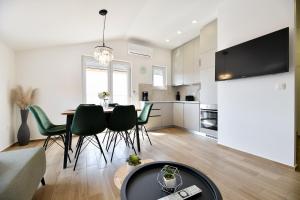 Modern holiday apartment "Libra" with swimming pool