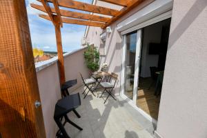 Modern holiday apartment "Libra" with swimming pool