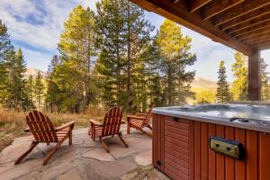 Four-Bedroom Holiday Home room in Buffalo - Breckenridge Cabin w Hot Tub