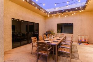 Four-Bedroom Holiday Home room in Stellar - Modern Artist's Loft in Old Town w Patio