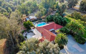 Seven-Bedroom Holiday Home room in Merlot - Wine Country Home w Pool & Patio