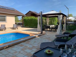 Fullhouse Apartmanház