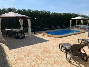 Fullhouse Apartmanház - Balatonendréd