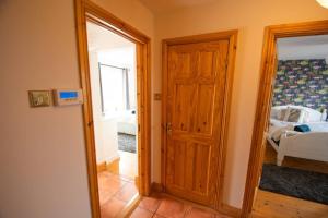 Fishermans Cottage Stunning Two Bedroom with Views close to town