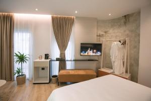 Suite with Balcony room in Boulevard Boutique Hotel